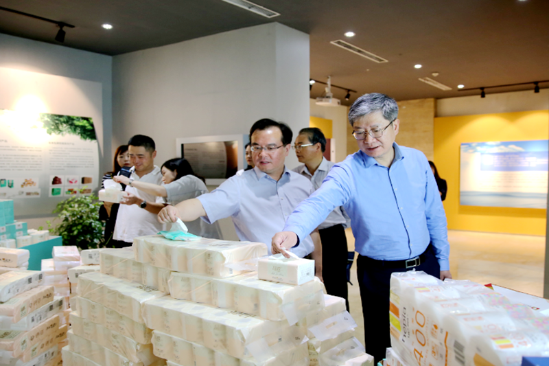 2019年 5月22日，時任浙江省社會組織綜合黨委專職副書記、省民政廳社會組織管理局局長蔡國華蒞臨景興紙業調研企業發展情況和黨建工作