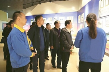 貴州省黔東南州委常委、榕江縣縣委書記賀代宏一行到公司參觀學習考察