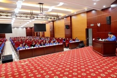 ? 學習榜樣，凝聚力量！景興紙業召開陳良杰同志先進事跡報告會