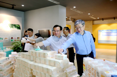 2019年 5月22日，時任浙江省社會組織綜合黨委專職副書記、省民政廳社會組織管理局局長蔡國華蒞臨景興紙業調研企業發展情況和黨建工作
