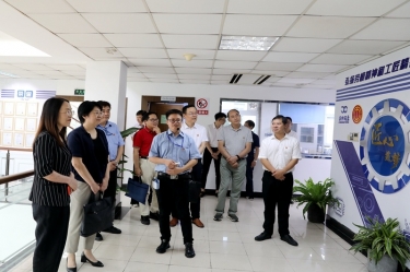 2020年7月14日，時任浙江省總工會黨組成員、副主席張衛華一行蒞臨景興紙業調研推進新時代產業工人隊伍建設改革工作