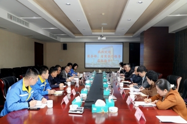 商務部駐杭特辦特派員劉福學攜浙江省商務廳黨組成員、總經濟師朱軍一行蒞臨景興紙業考察調研